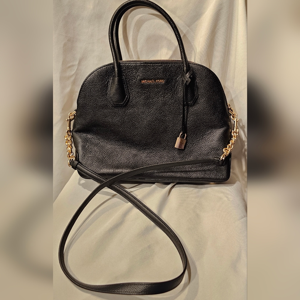 Michael Kors Handbag like new.